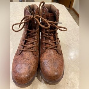 Lugz Hiking Boots with Memory Foam